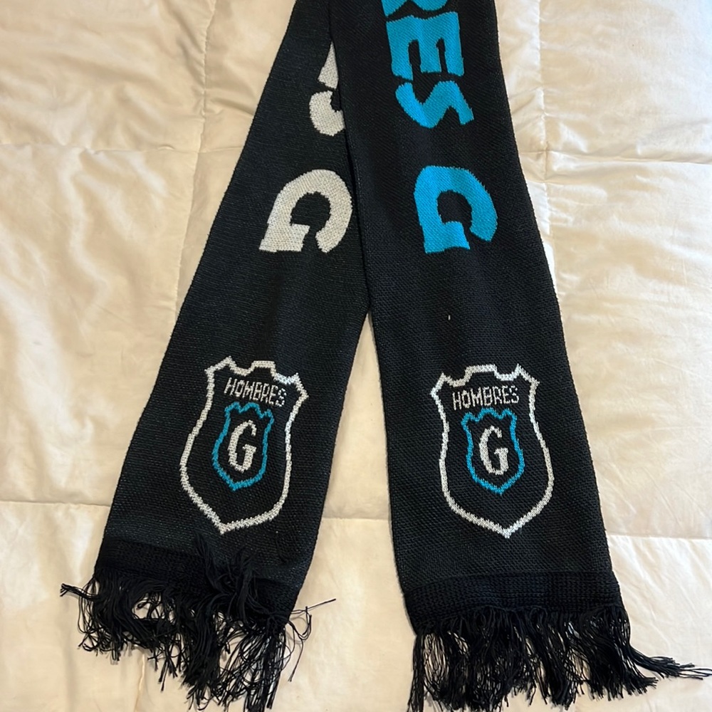 Hombres G scarf